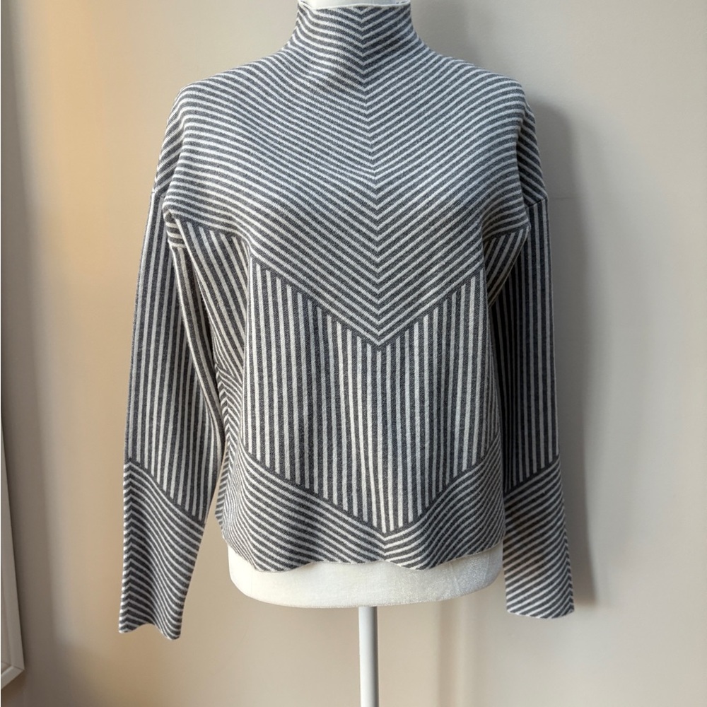 Cynthia Rowley Gray and White Mock Neck Sweater - Picture 2 of 7